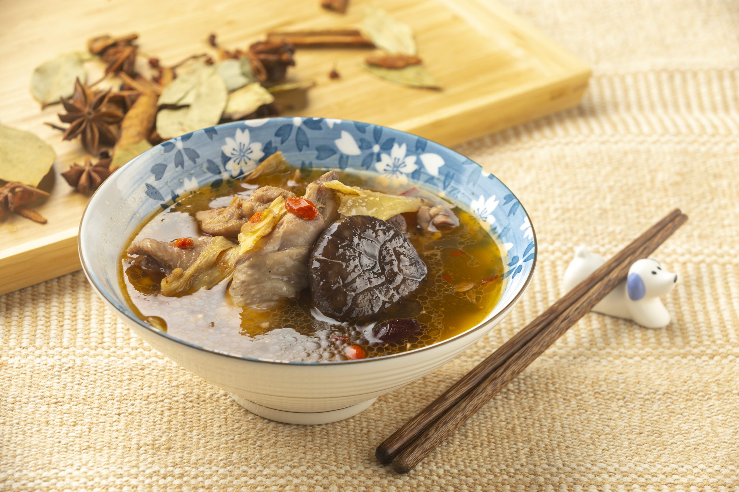 古法黑麻油雞湯